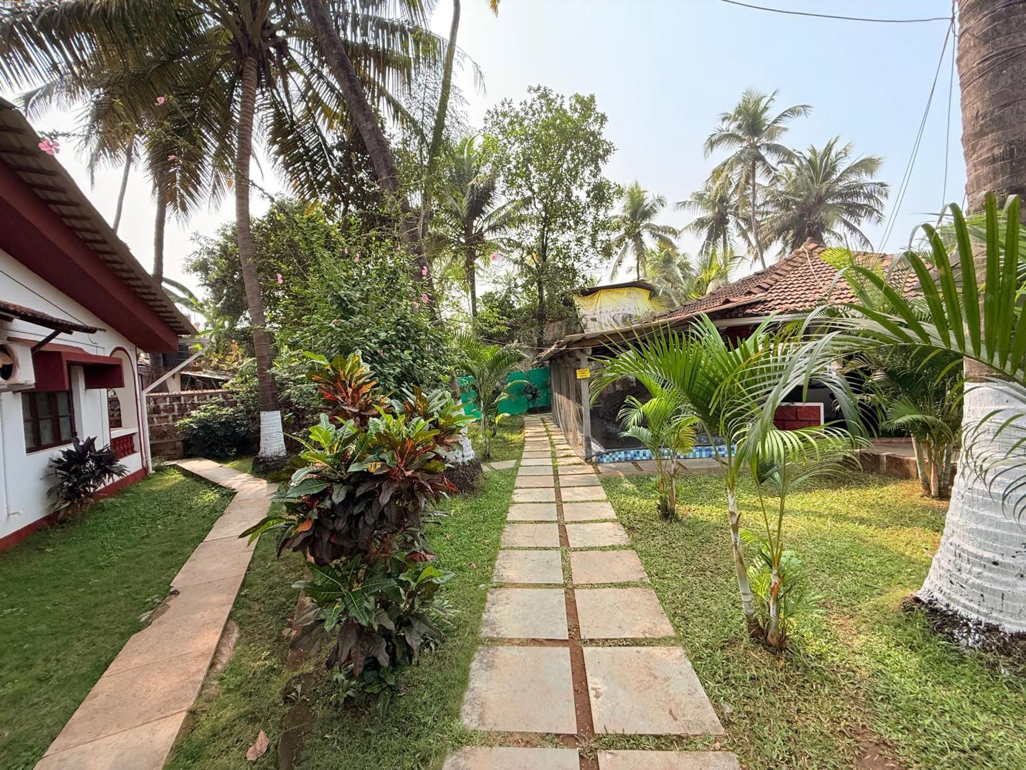Red Sea Beach Resort Anjuna Exterior foto